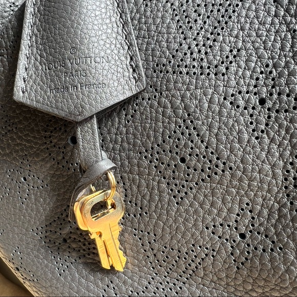 Authentic Louis Vuitton Mahina Stellar GM in Anthracite - Picture 9 of 16
